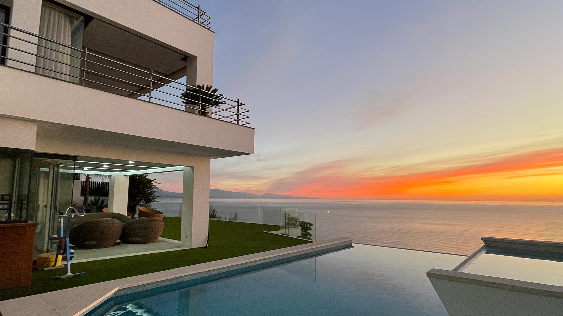 Classic & modern design villa for sale in Sotogrande